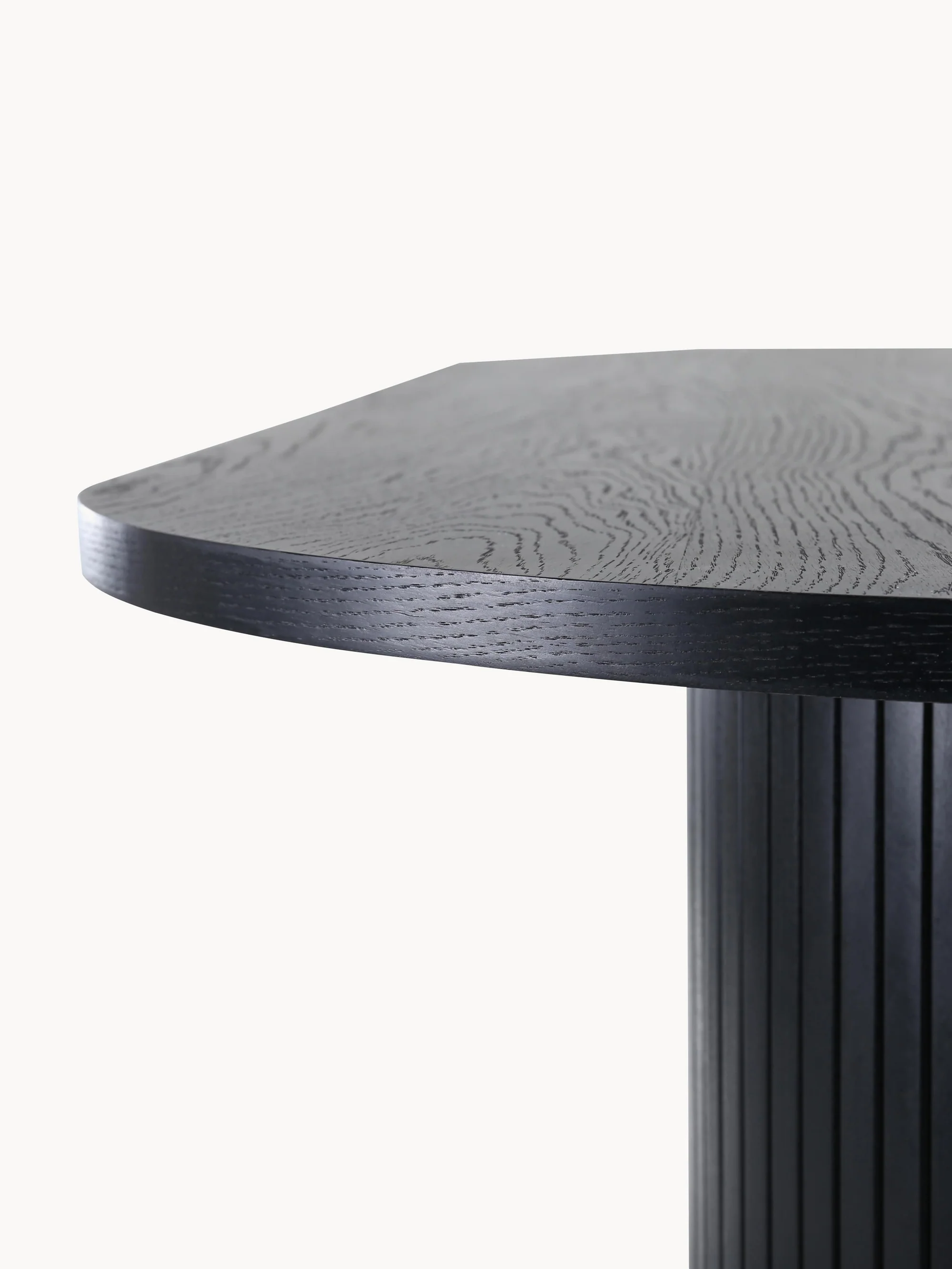 Mesa Bela con tablero chapado en madera álamo negro