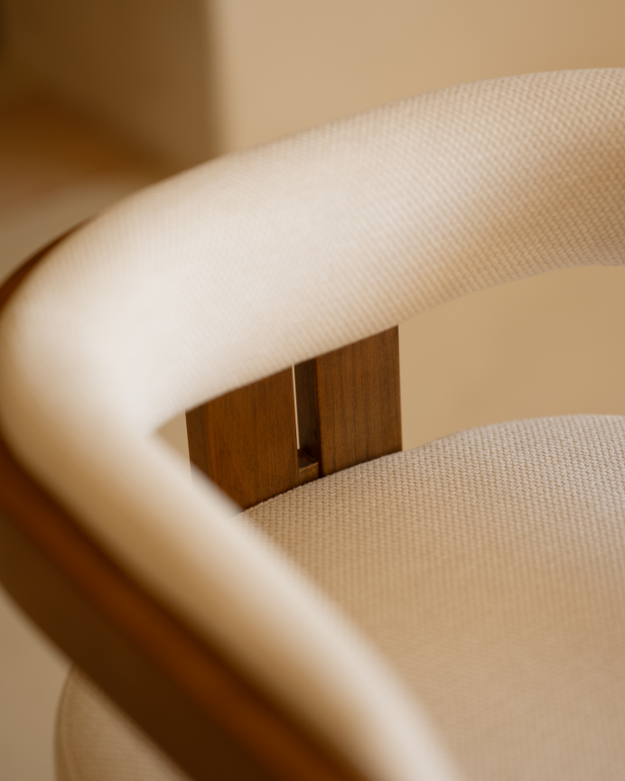 Silla Litta blanco con reposabrazos de madera maciza