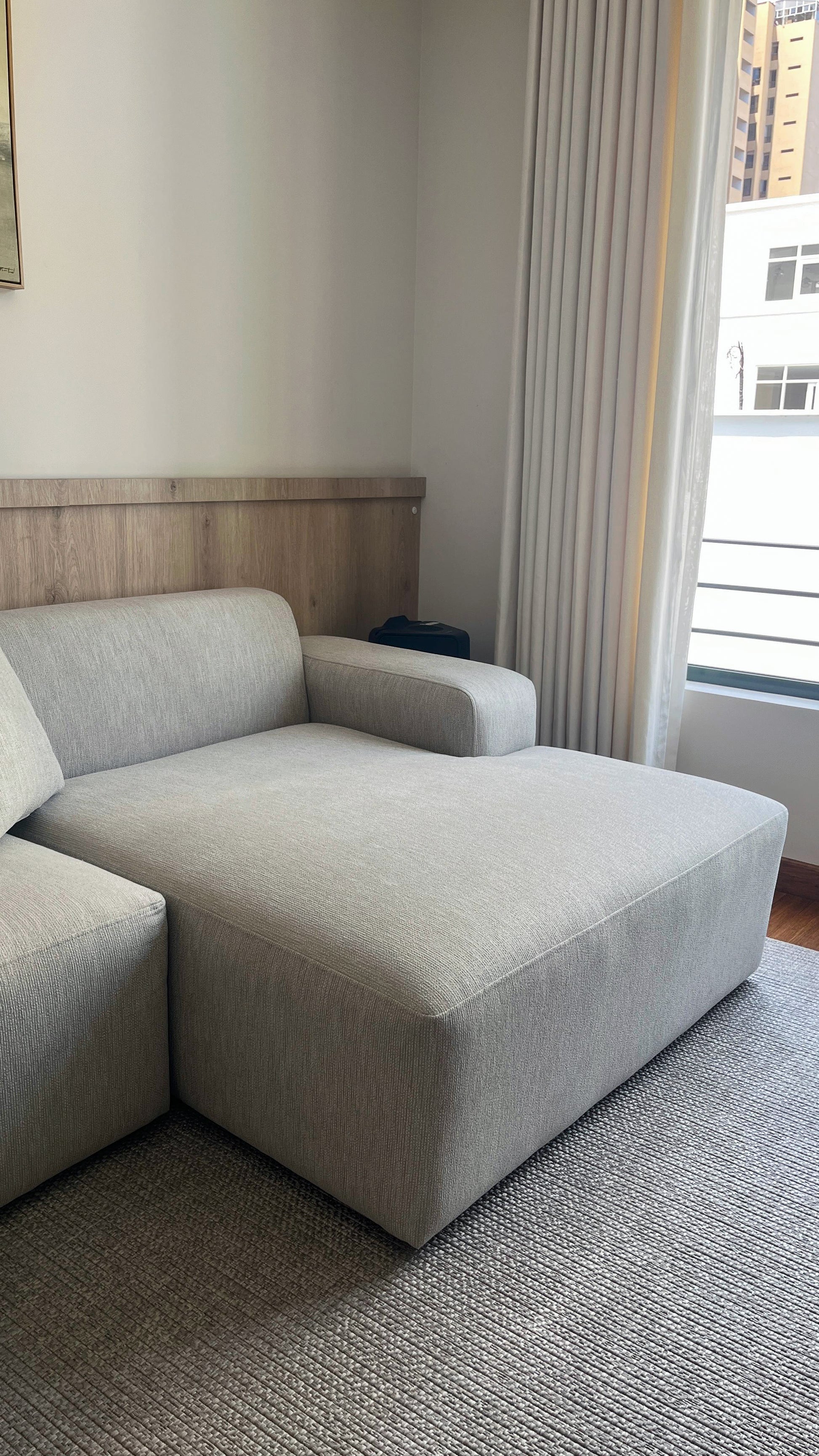 Sofá chaise lounge Luc beige