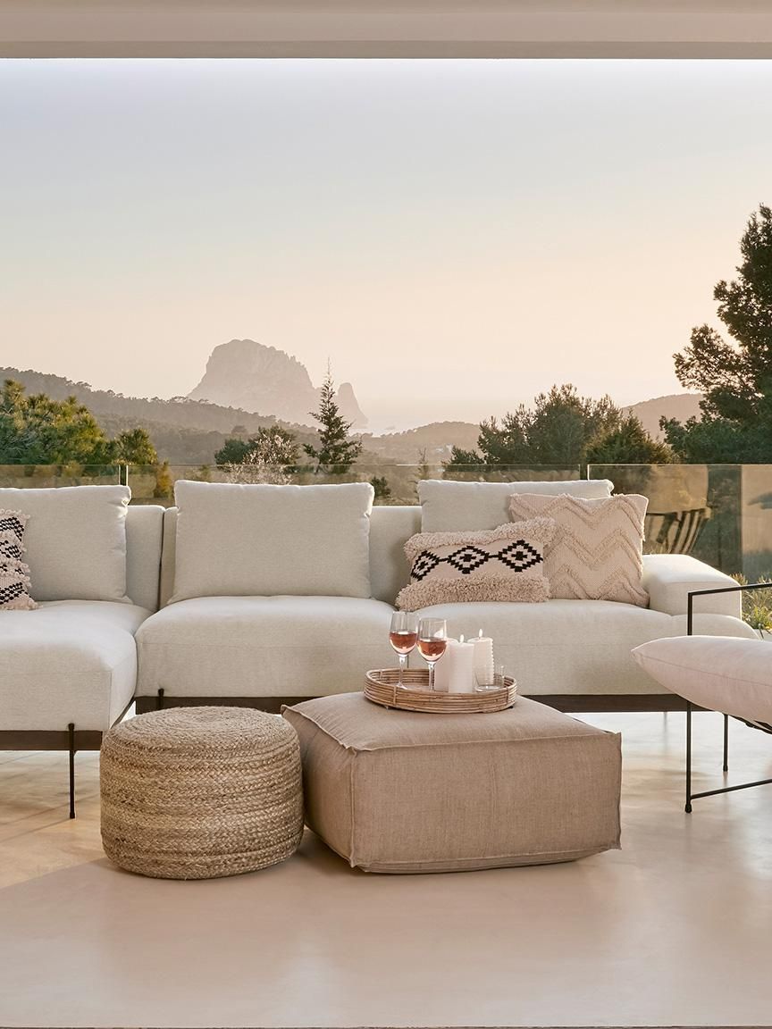 Sofá chaise lounge Charlot beige claro con patas metálica