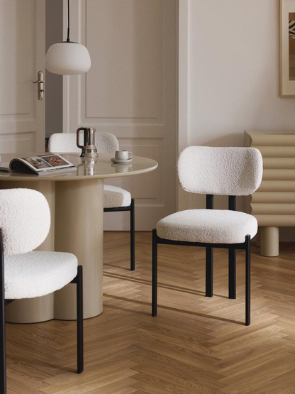 Silla Lou boucle blanco con estructura metálica negro