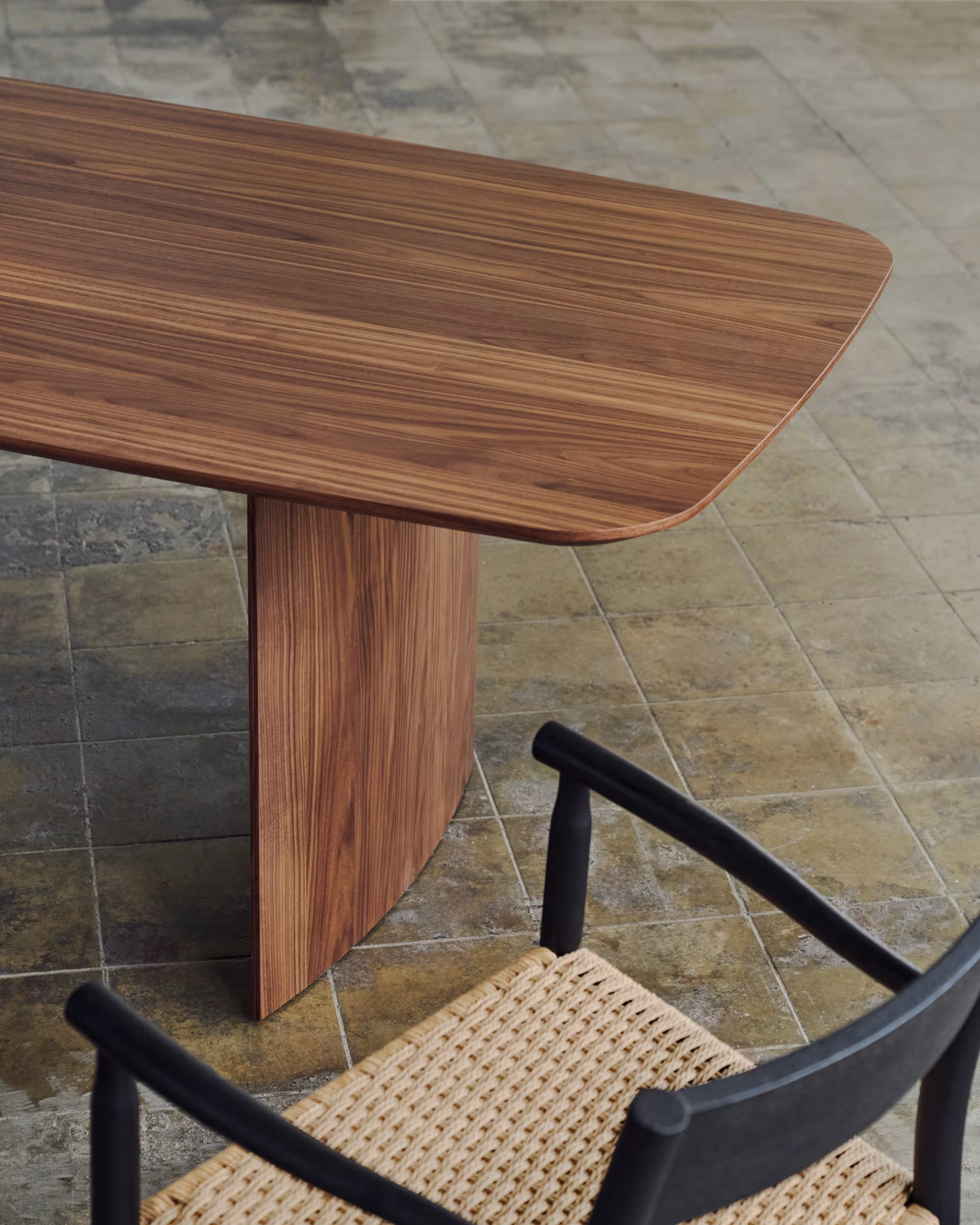 Mesa Doriane chapada en madera nogal de 200x100 cm