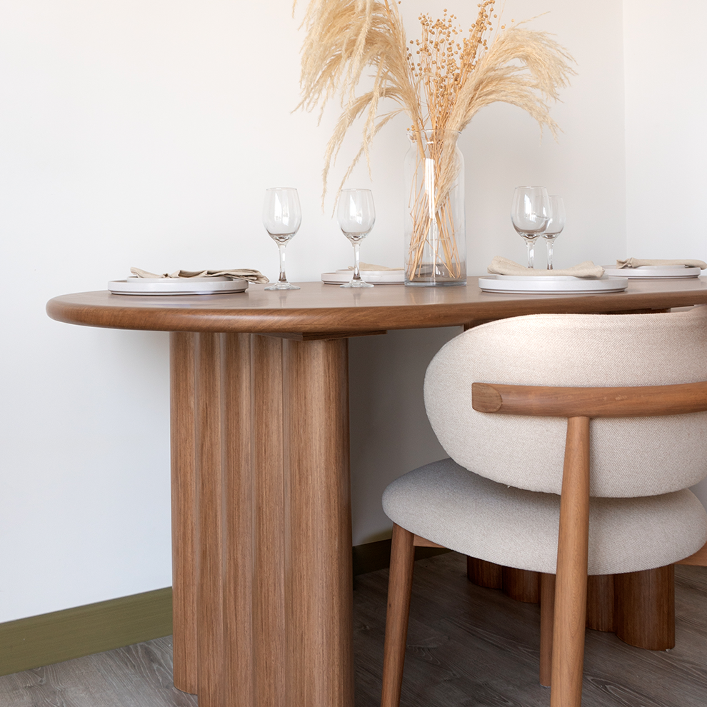 Mesa Argo chapado en madera nogal francés de 160x90 cm
