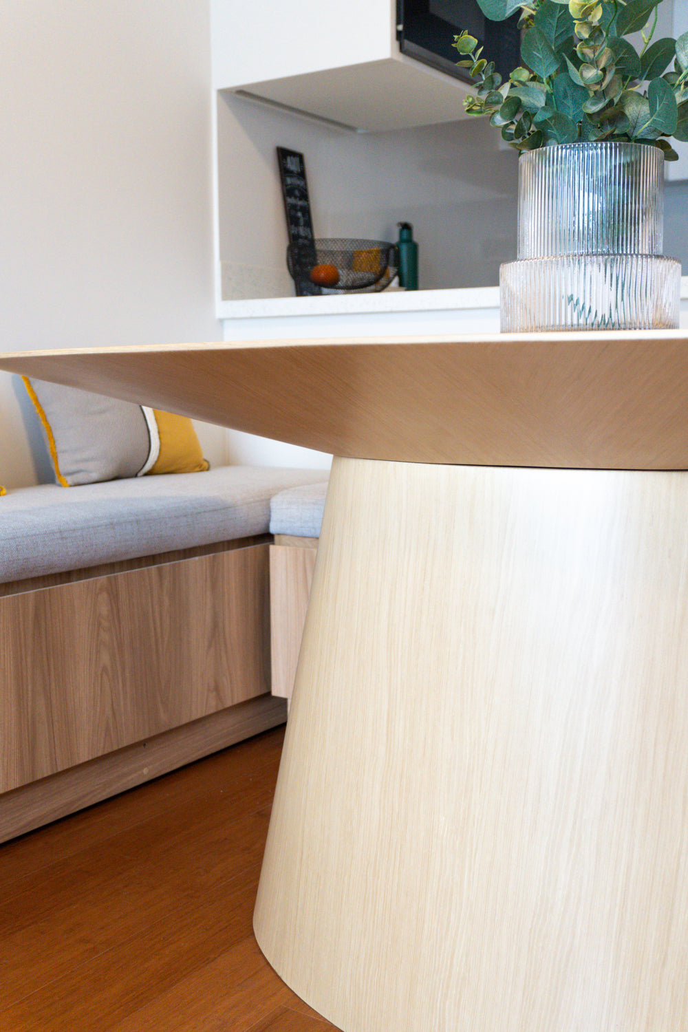 Mesa ovalada Orlando con enchape madera roble 220x100 cm