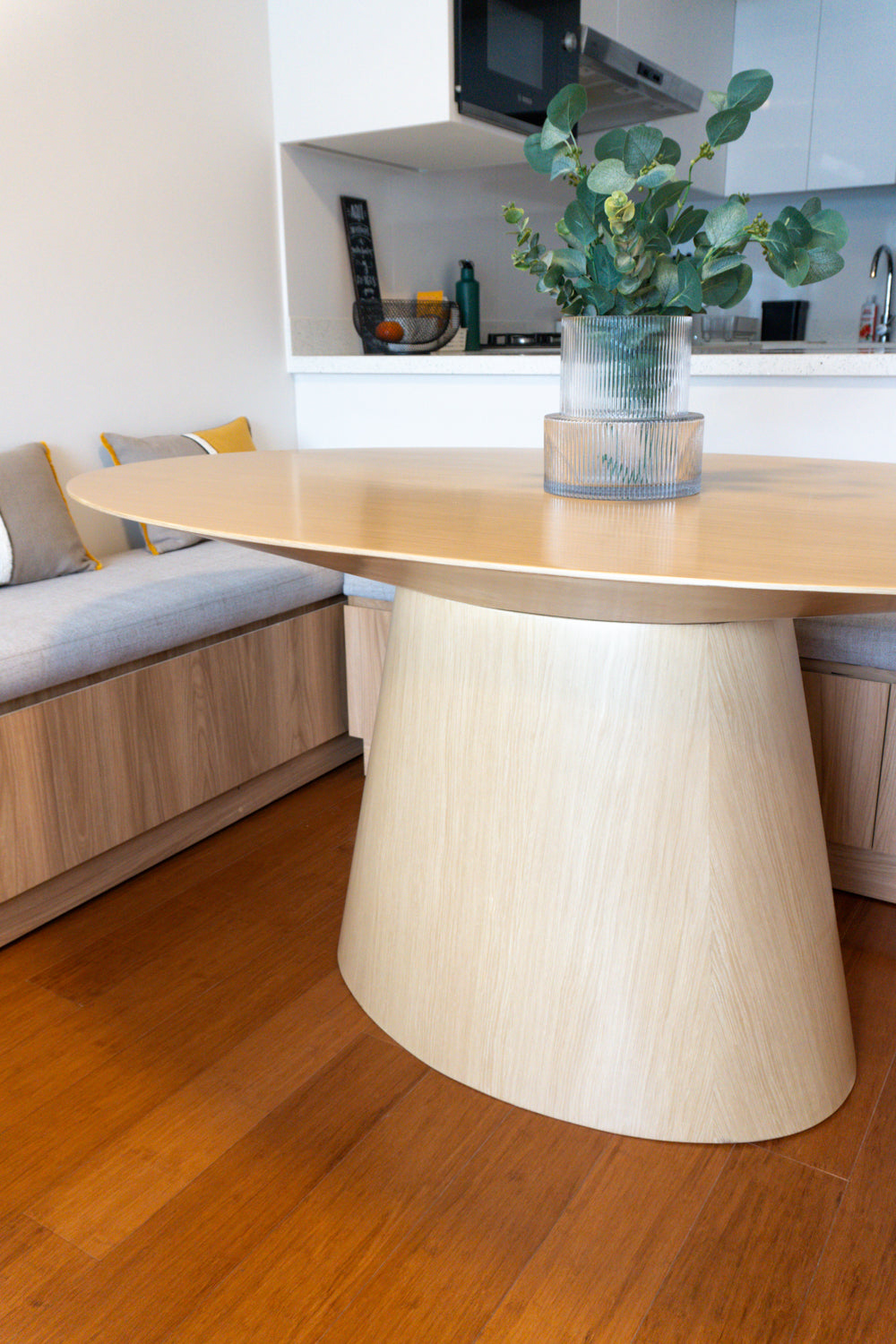 Mesa ovalada Orlando con enchape madera roble 220x100 cm