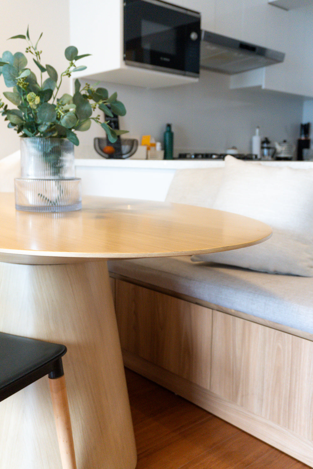 Mesa ovalada Orlando con enchape madera roble 220x100 cm