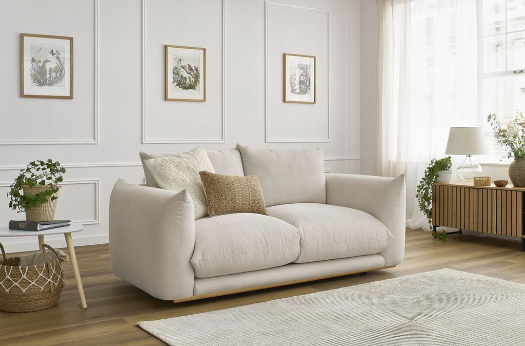 Sofá Nicola beige con patas madera (3 plazas)