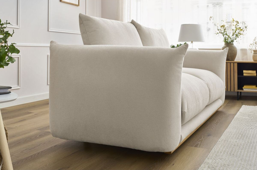 Sofá Nicola beige con patas madera (3 plazas)
