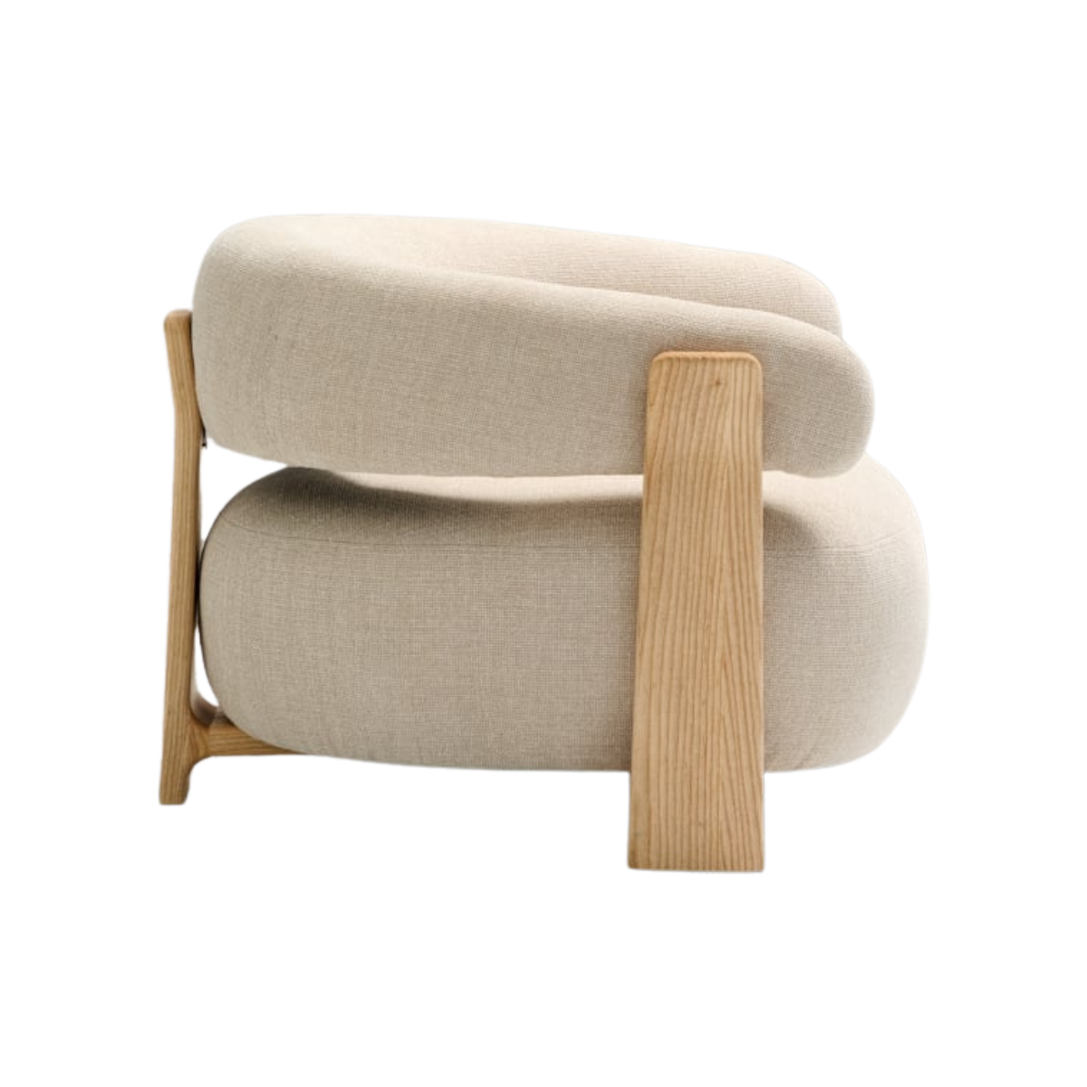 Butaca Sean de chenille beige de madera maciza con chapa de fresno