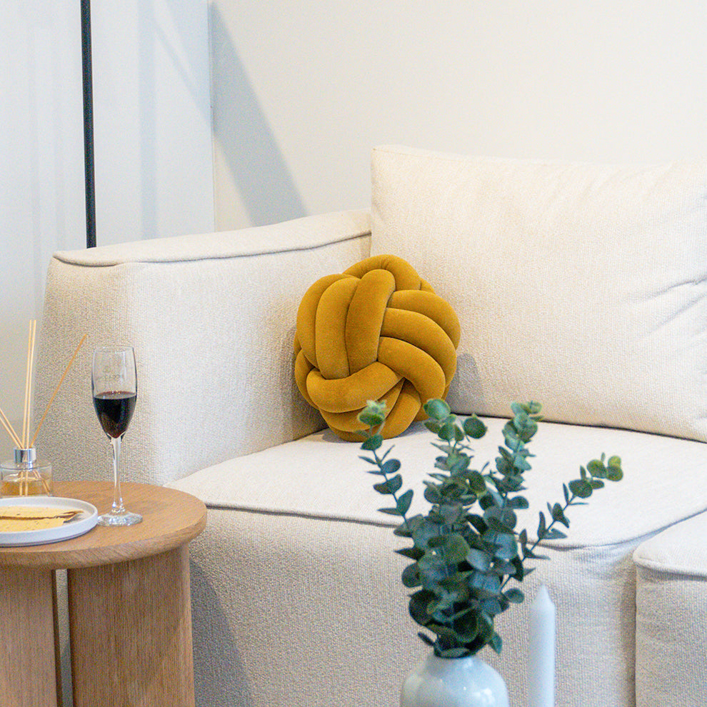 Cojin decorativo Knot mostaza