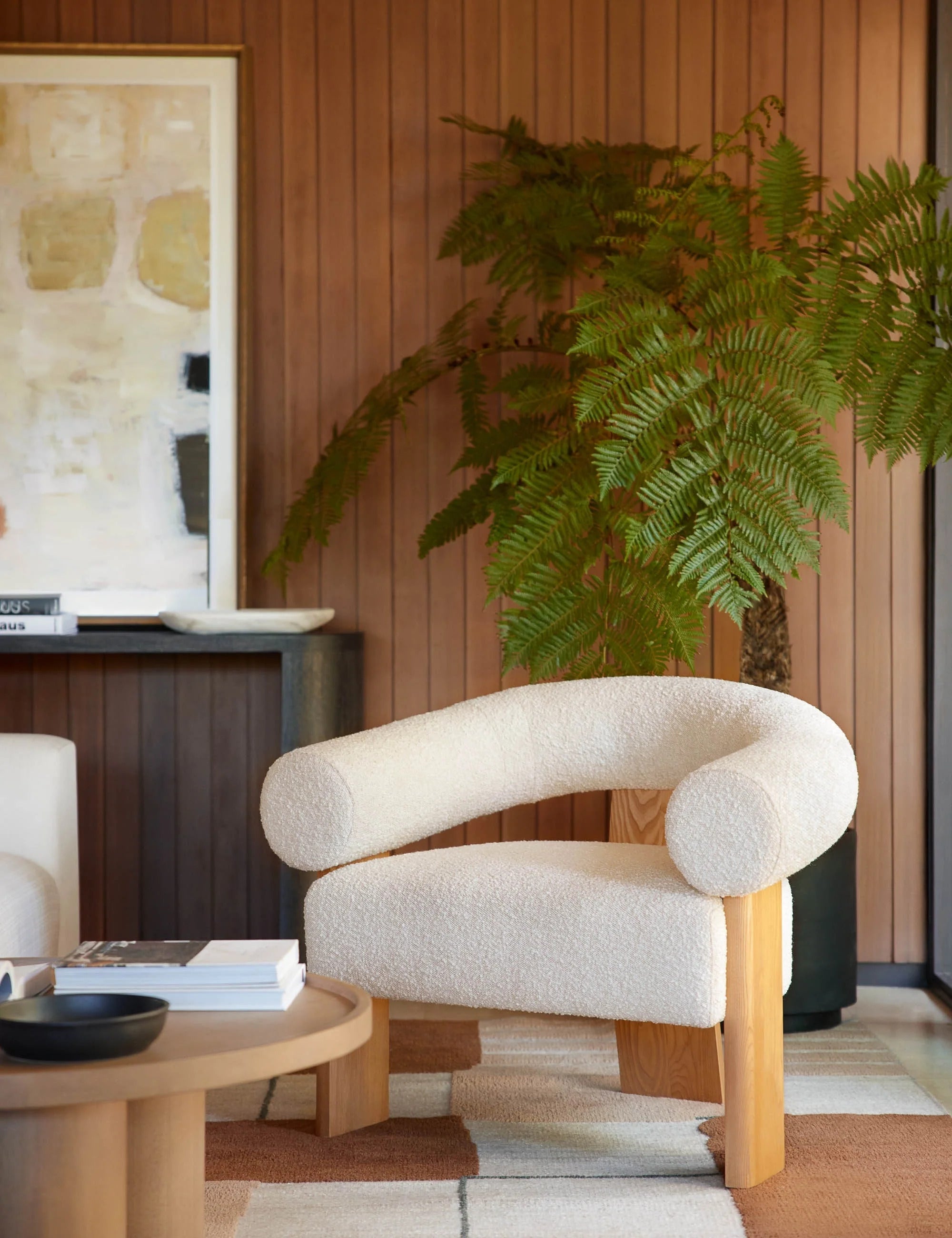 Butaca Jules de boucle blanco con madera maciza