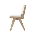 Silla Praia beige con patas de madera maciza